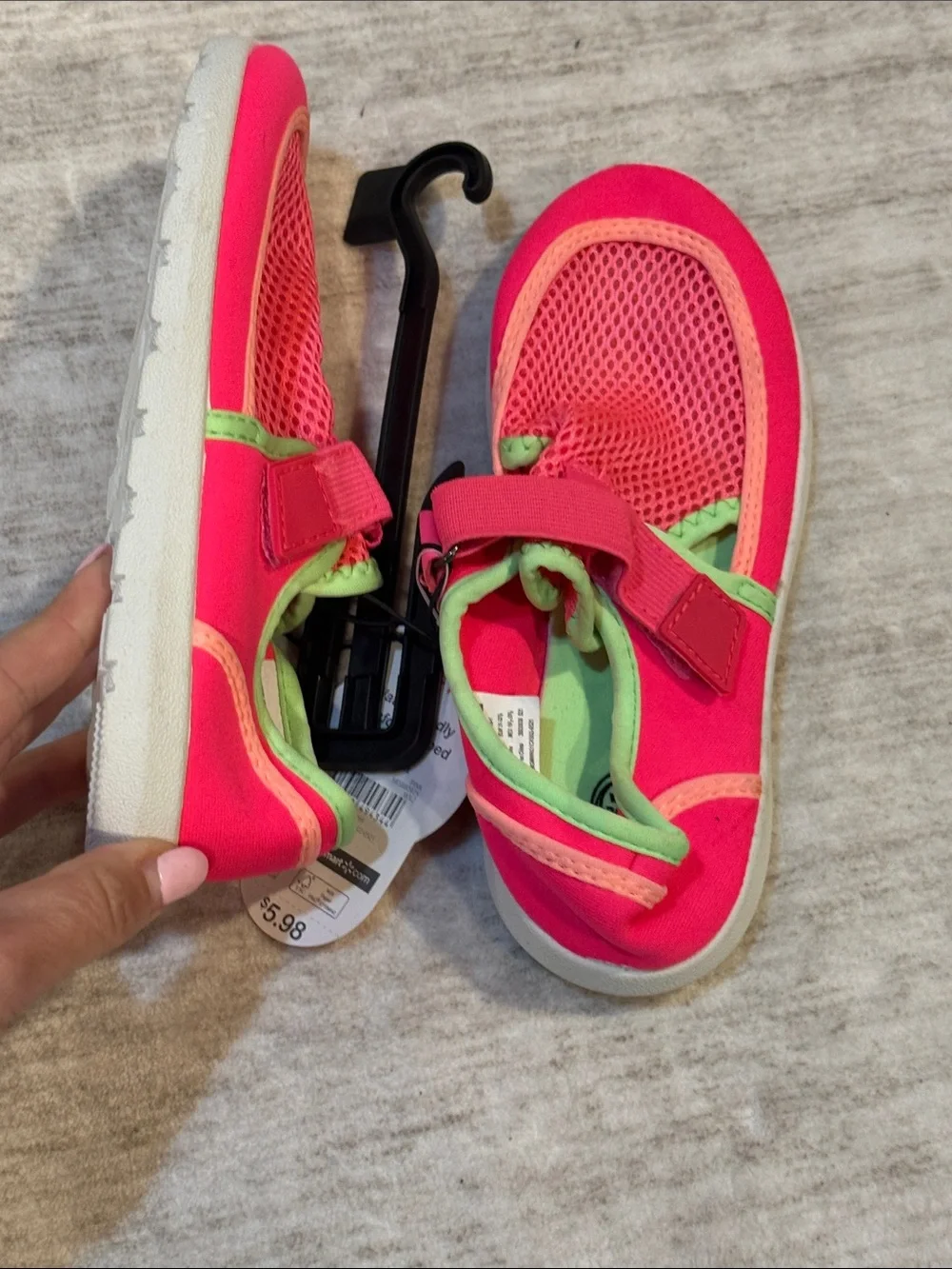 NWT Youth size 13-1 Girls' Pink Mesh Water Shoes